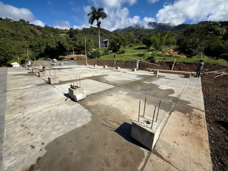 Prefabricación de columnas estructurales para el pabellón de guadua