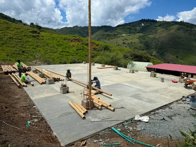 Prefabricación de columnas estructurales para el pabellón de guadua