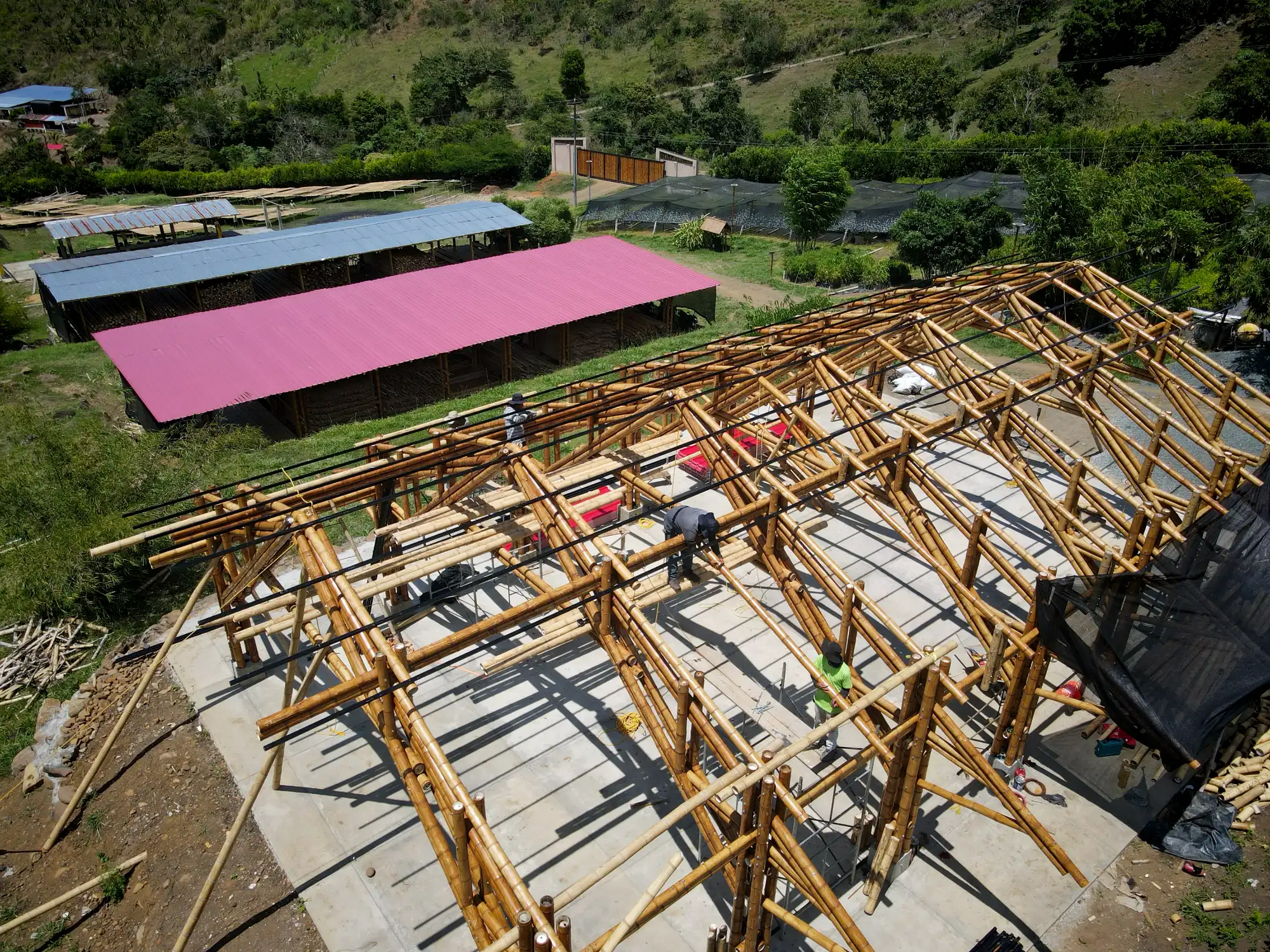 Vista aérea de la estructura completa (esqueleto) del pabellón de guadua