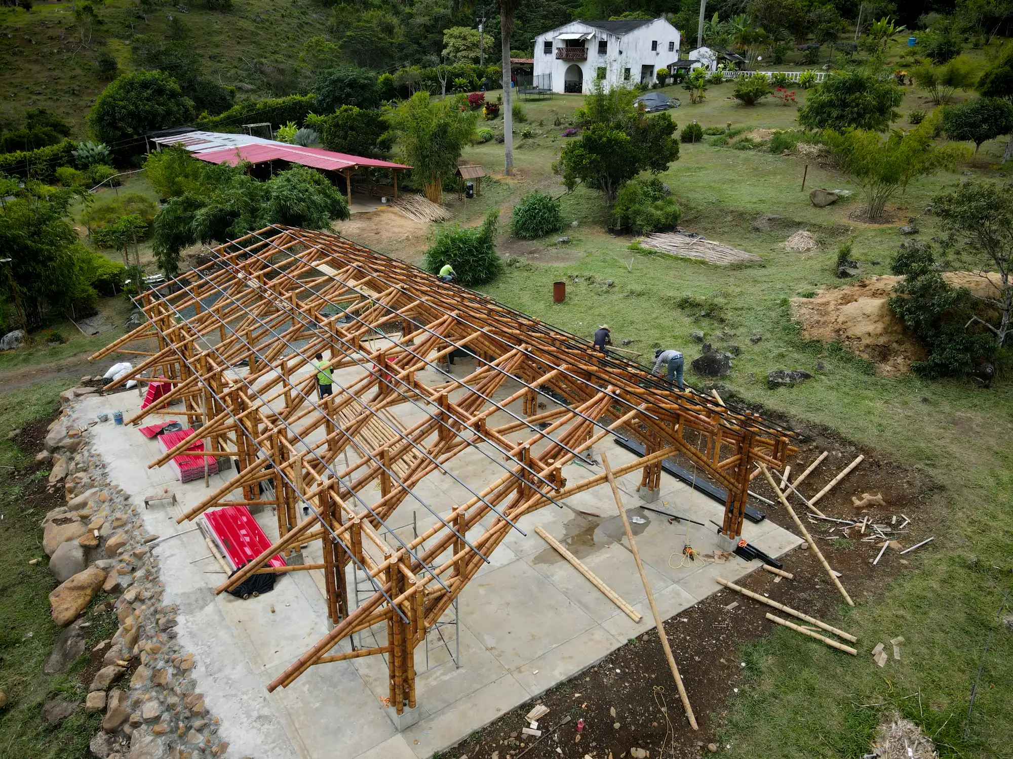 Vista aérea de la estructura completa (esqueleto) del pabellón de guadua