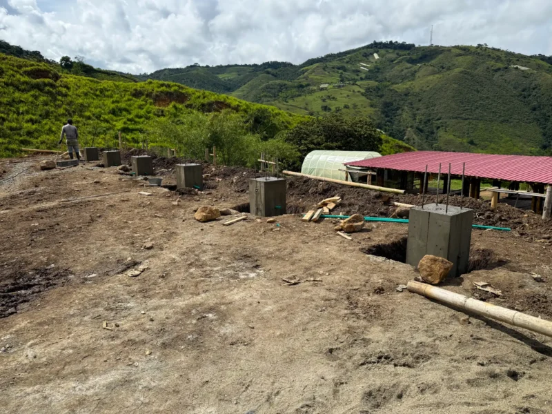 Fundición de pedestales de concreto para estructura de guadua