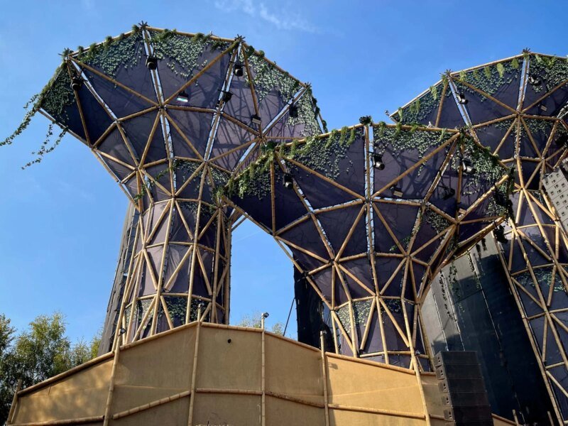 Torres de Guadua Bambú Diseño de Escenarios en el Festival Mysteryland 2024