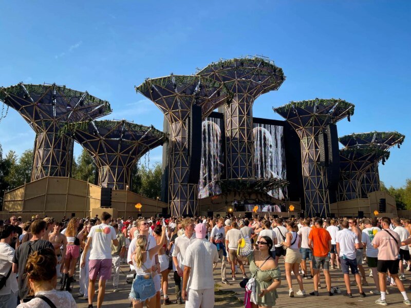 Torres de Guadua Bambú Diseño de Escenarios en el Festival Mysteryland 2024