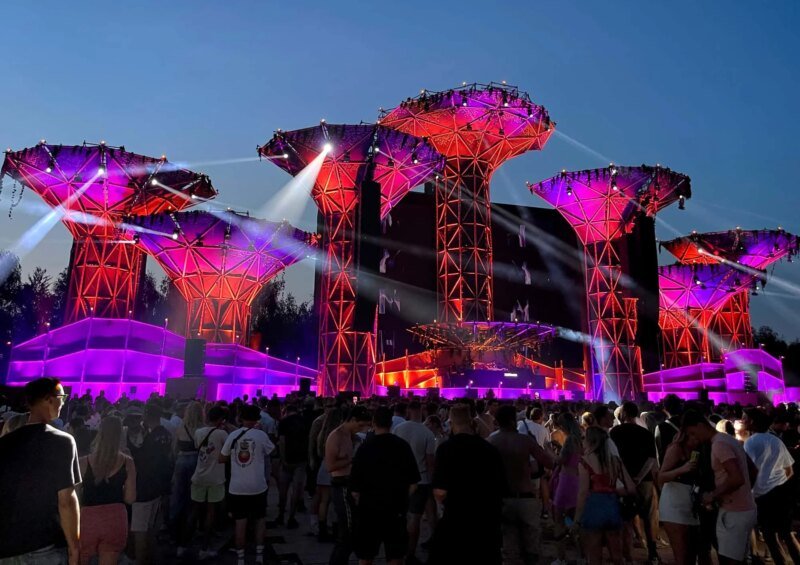 Torres de Guadua Bambú con espectáculo de luces en el Festival Mysteryland 2024