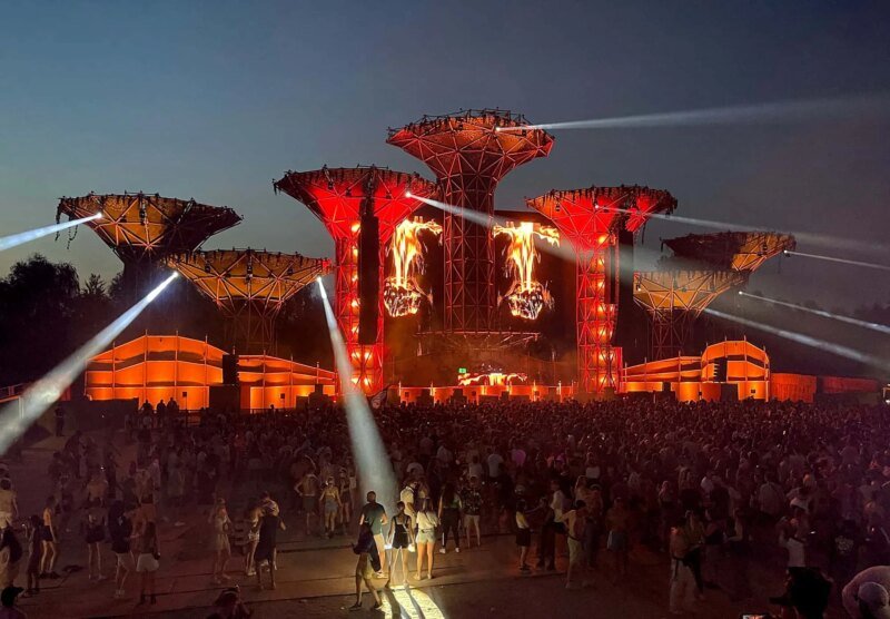 Torres de Guadua Bambú con espectáculo de luces en el Festival Mysteryland 2024