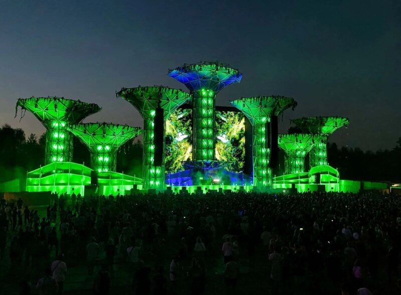 Torres de Guadua Bambú con espectáculo de luces en el Festival Mysteryland 2024