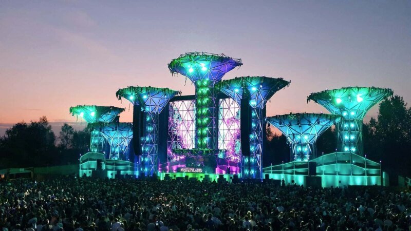 Torres de Guadua Bambú con espectáculo de luces en el Festival Mysteryland 2024