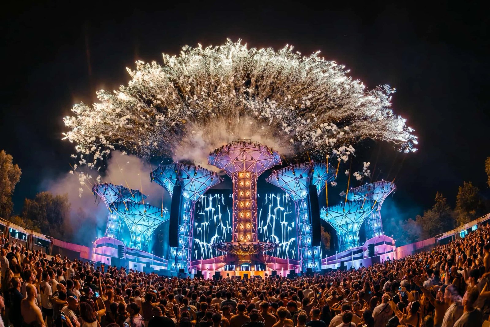 Torres de Guadua Bambú con espectáculo de luces en el Festival Mysteryland 2024