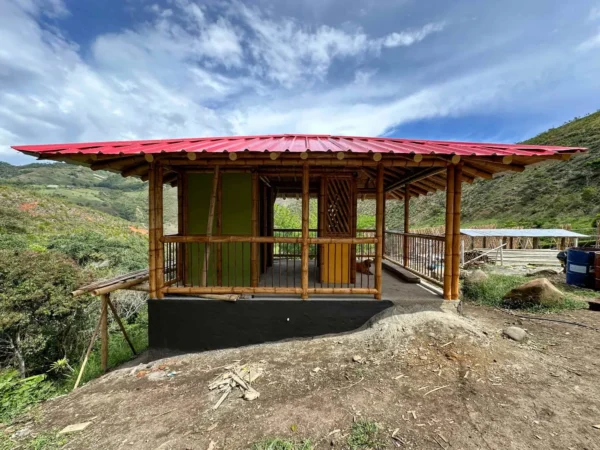 Cabaña en Bambú Guadua para Baño Seco de Lujo