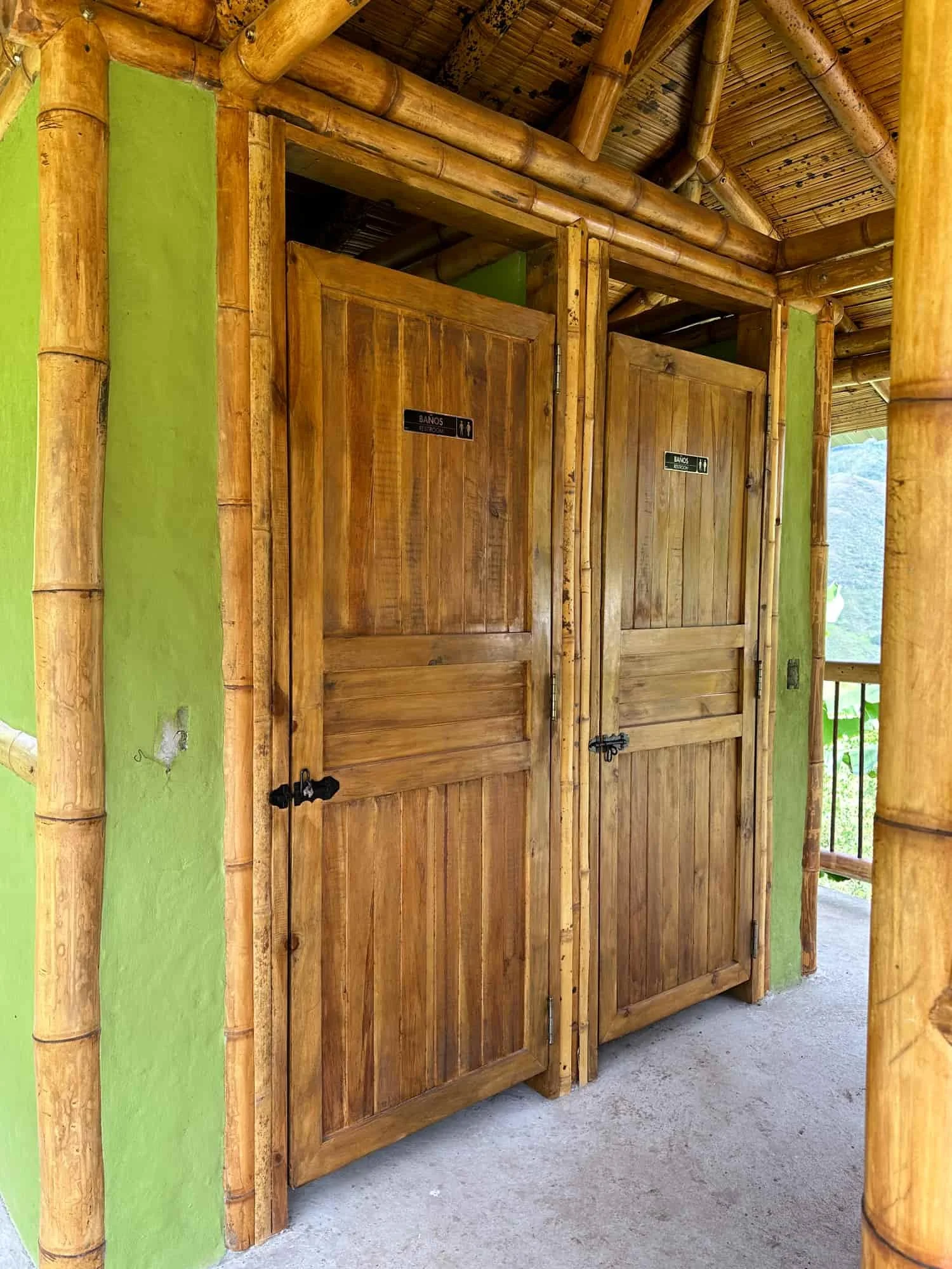 Cabaña en Bambú Guadua para Baño Seco de Lujo