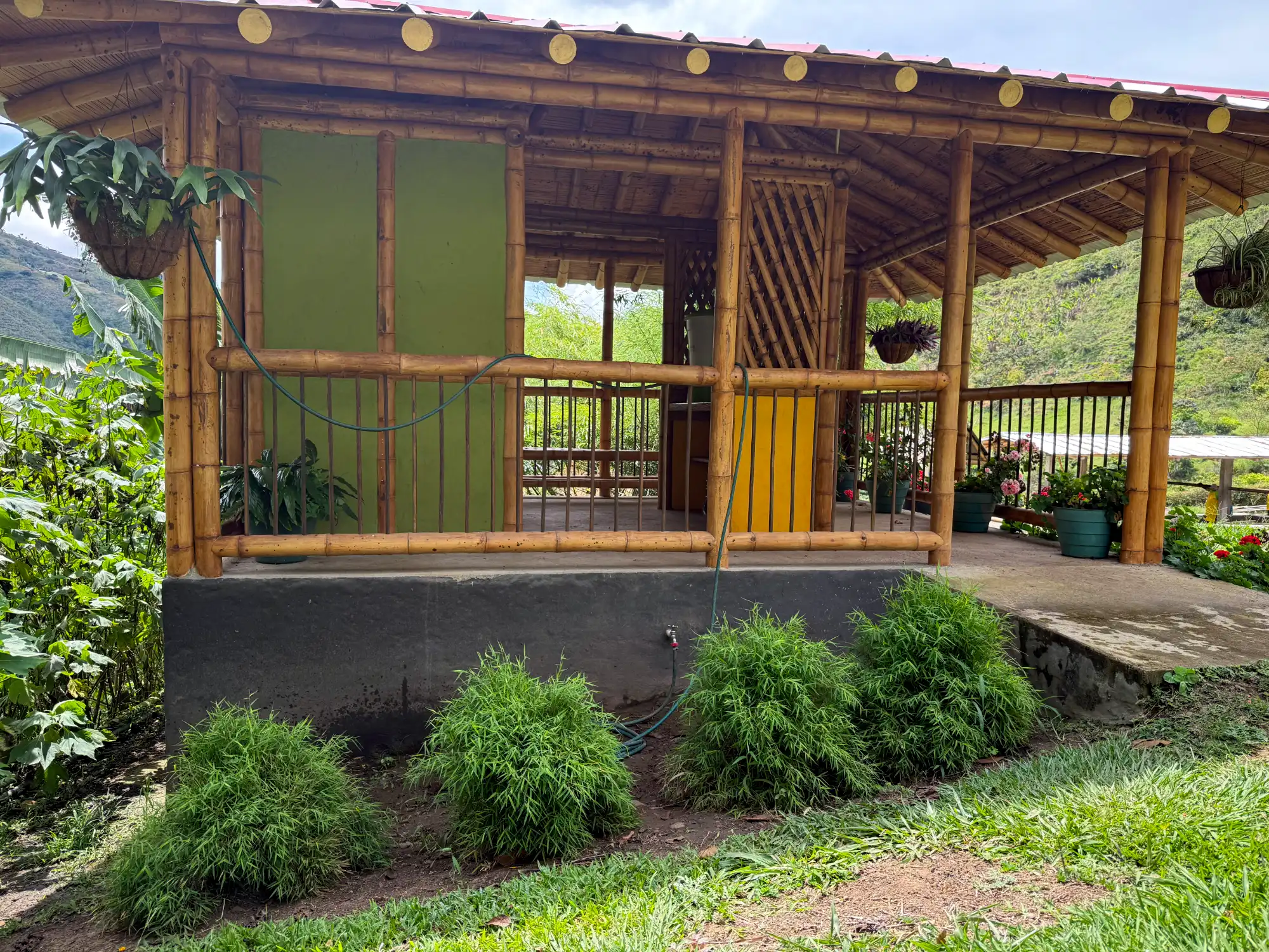 Cabaña en Bambú Guadua para Baño Seco de Lujo