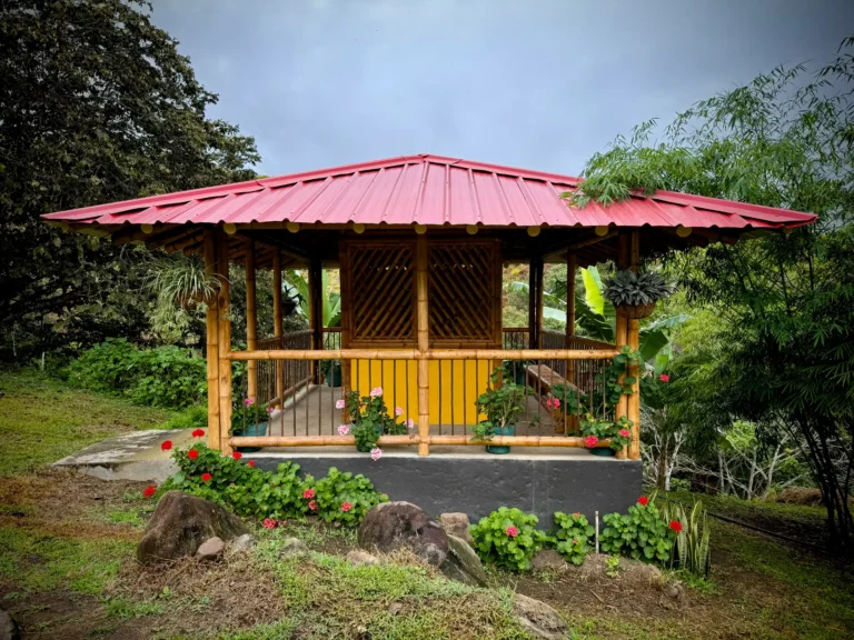 Cabaña en Bambú Guadua para Baño Seco de Lujo