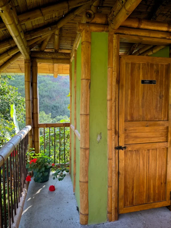 Cabaña en Bambú Guadua para Baño Seco de Lujo