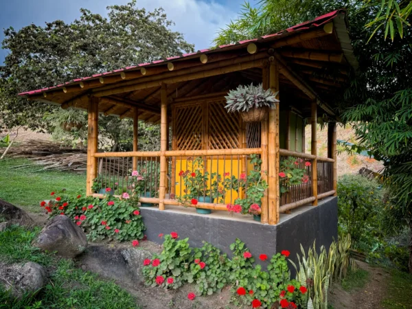 Cabaña en Bambú Guadua para Baño Seco de Lujo