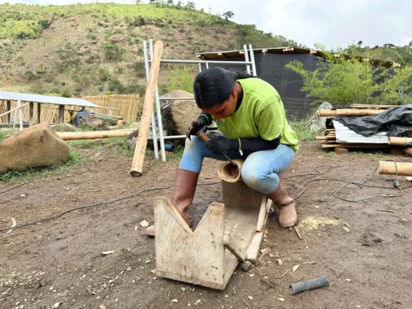 Elaborando uniones de boca pez en guadua