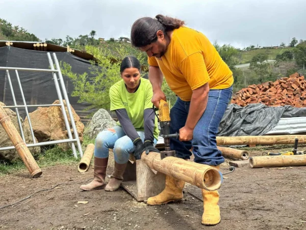 Elaborando uniones de boca pez en guadua