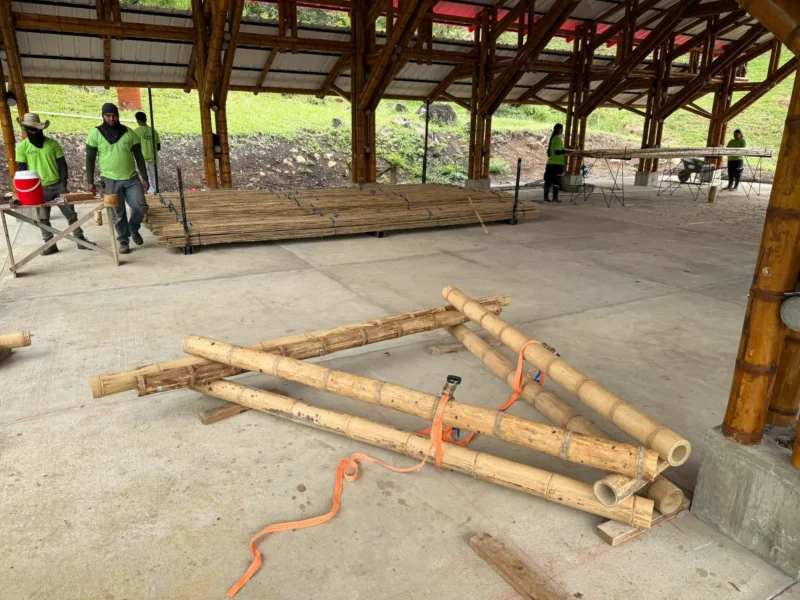 Proceso de prefabricación de estructura en bambú guadua en taller - Guadua Bamboo SAS