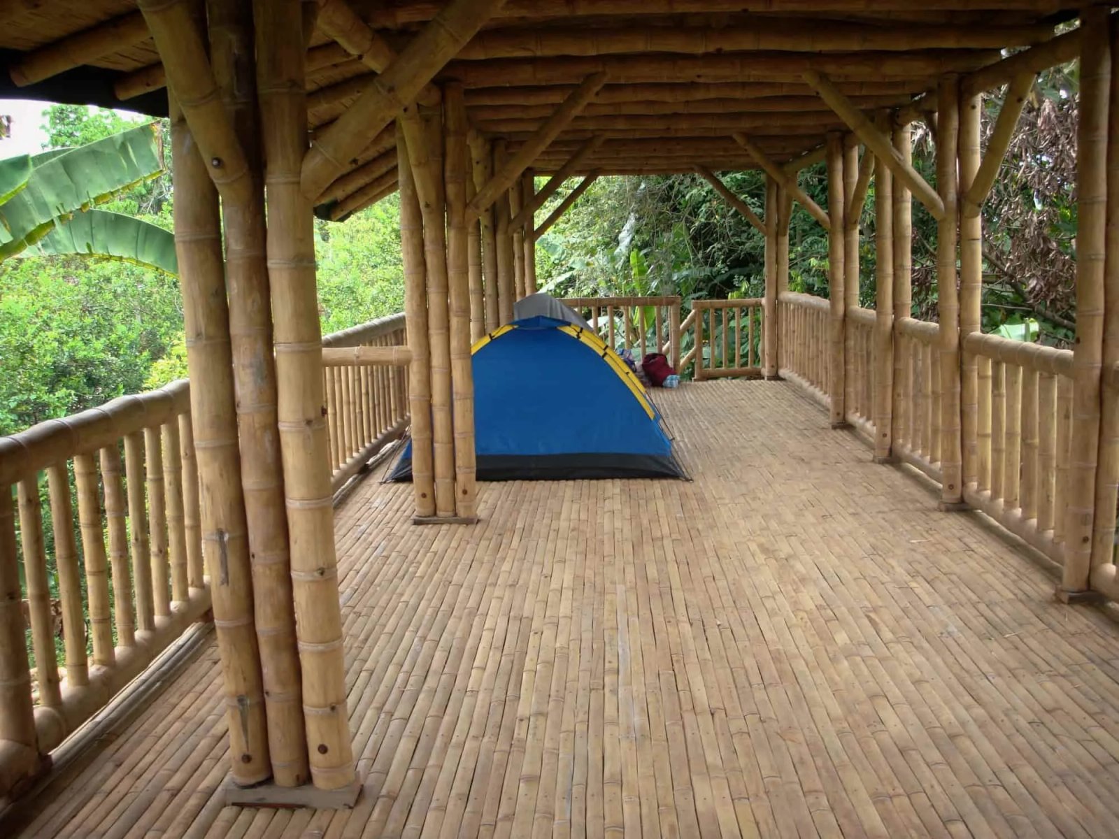 Piso en latas de bambú guadua