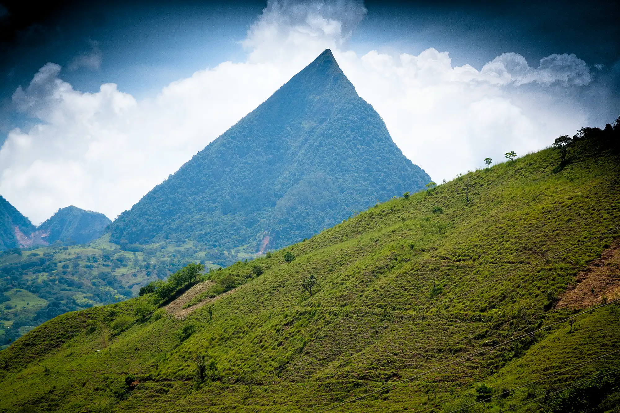 Cerro Tusa: La pirámide natural más alta de la Tierra
